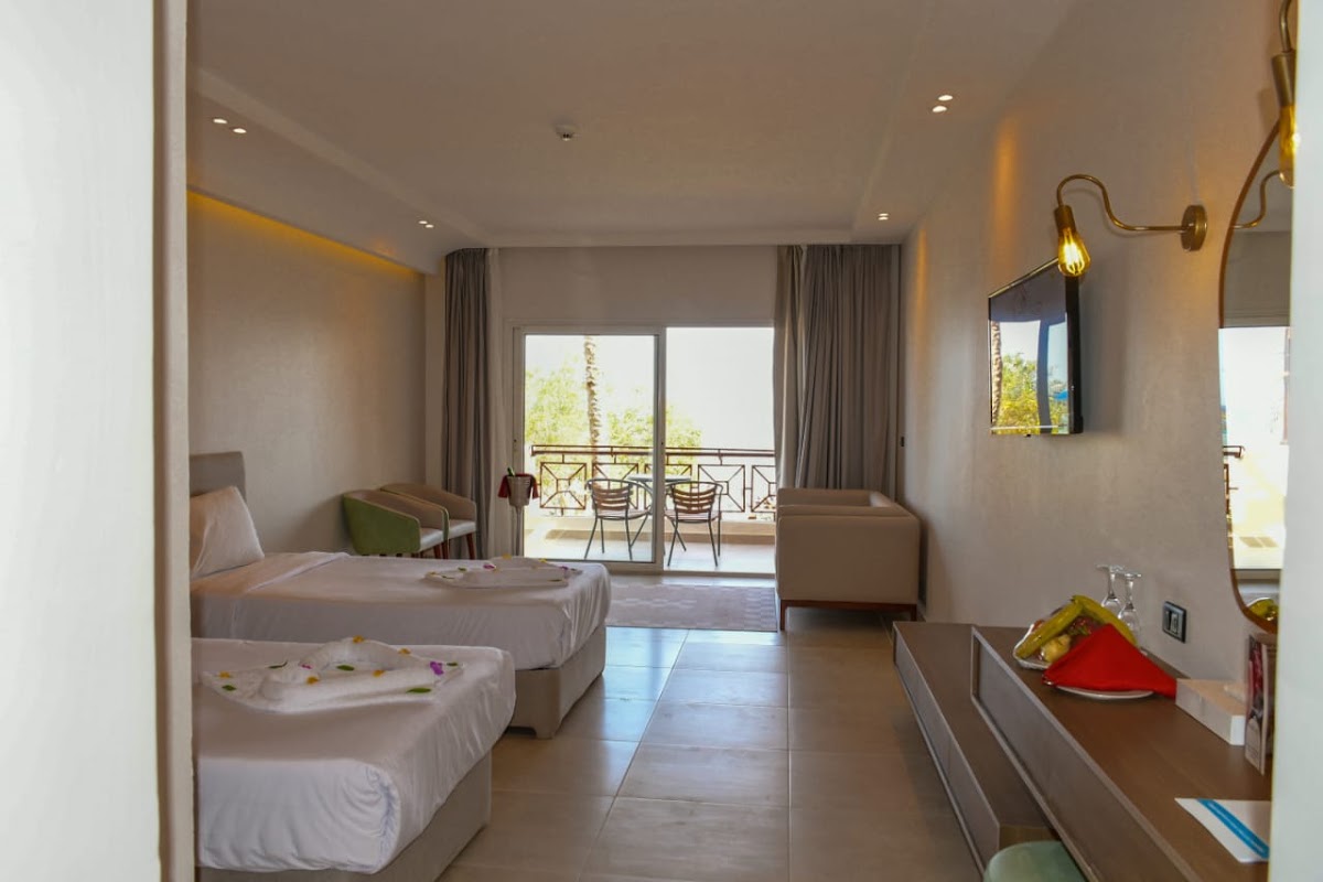 IMPERIAL SHAMS ABU SOMA — 4